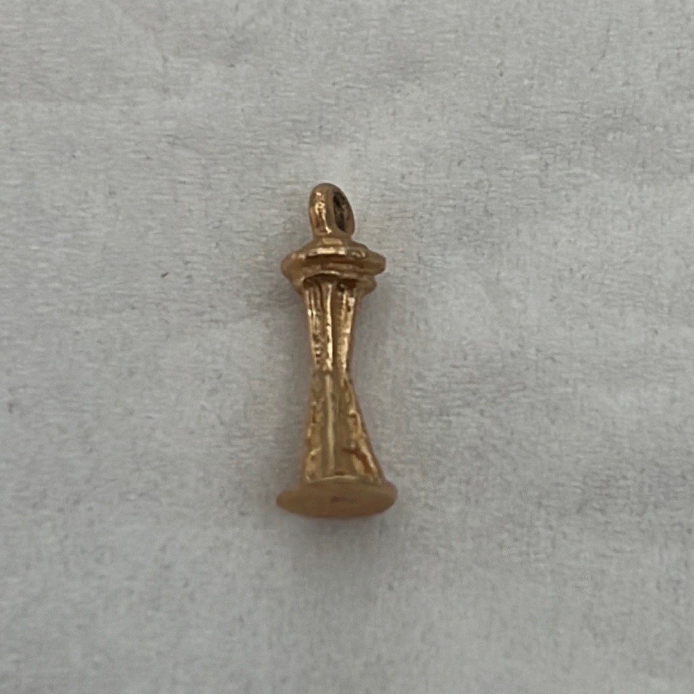 14k yellow gold charm - Seattle Space Needle